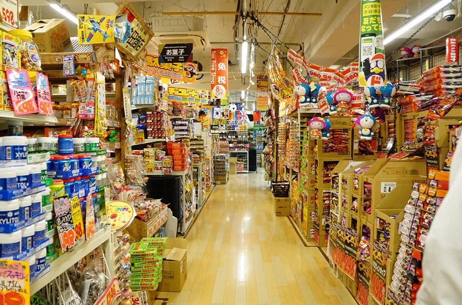 セレンディピティを重んじるドン・キホーテの圧縮陳列